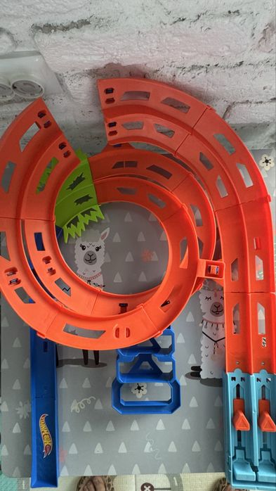 Hot Wheels състезателна писта за 2 коли