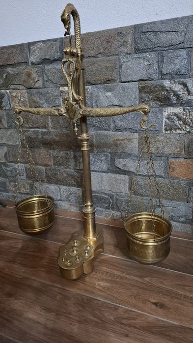 Красива месингова везна