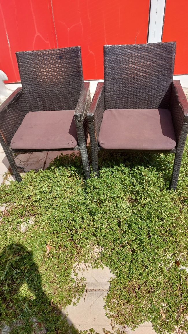 Ратанови столове тип фотьойл + възглавници, здрави в добро състояние,