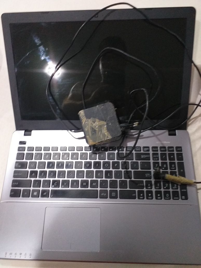 Laptop Asus x550v