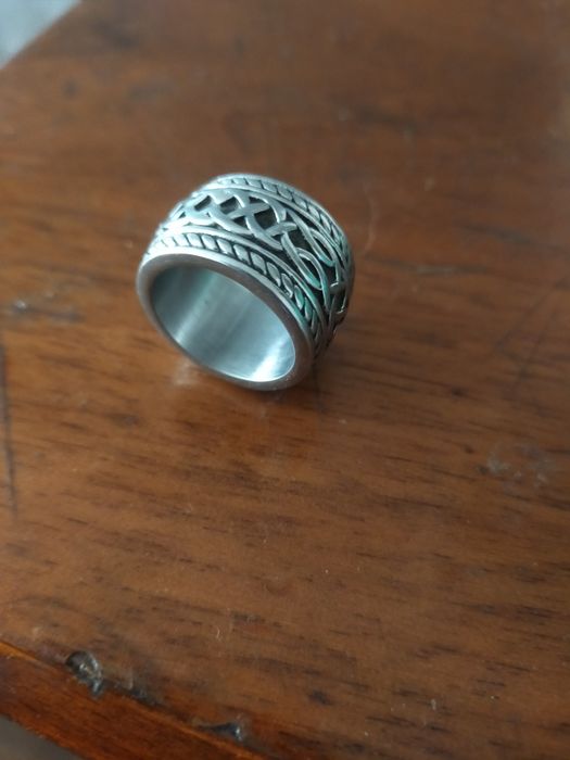 Продам кольцо серебряное