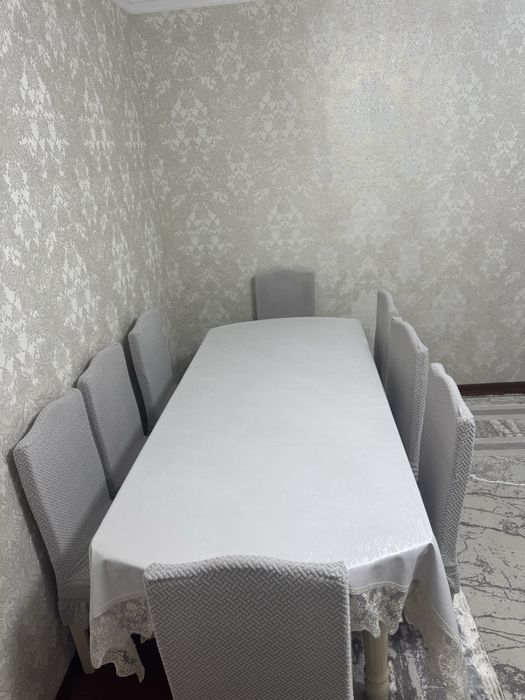 Продам гостиный стол со стульями