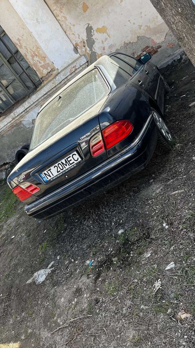 Mercedes E class 3200 motor benzină