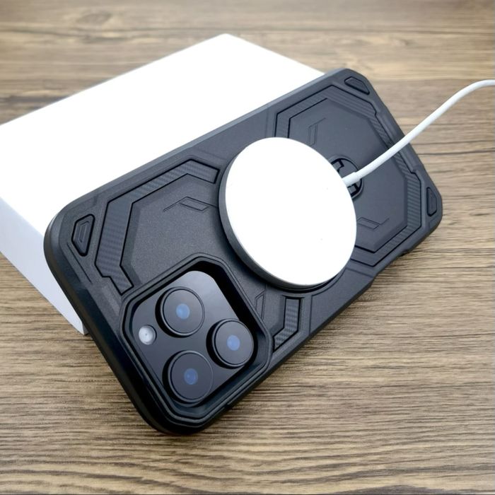 Бронированный магнитный чехол для iPhone 15