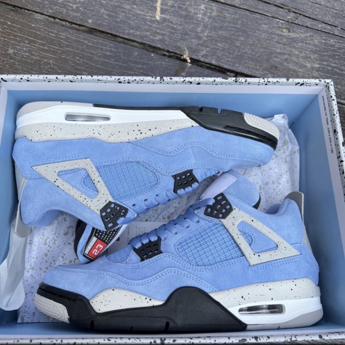 Jordan 4 ,,Univeristy Blue” UNC