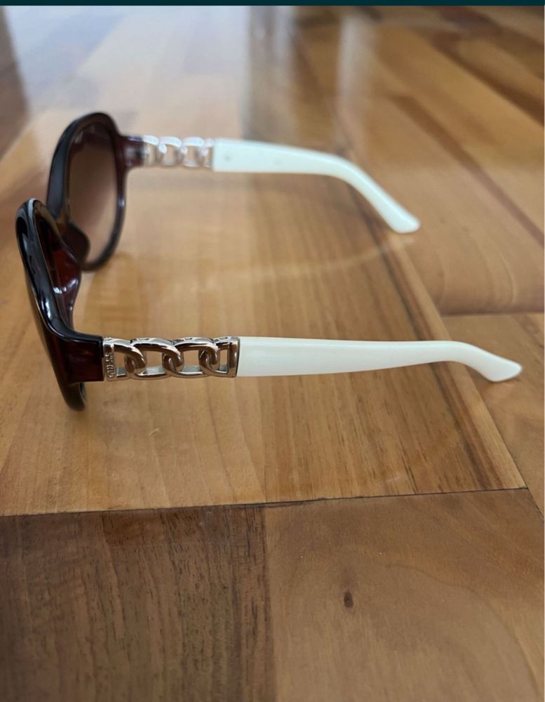 Ochelari de soare Guess