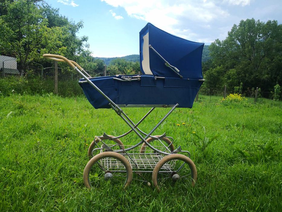 Ретро детска количка - една за бебе, една за кукли