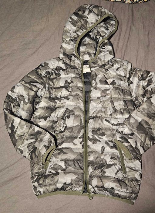 Преходно яке Guess