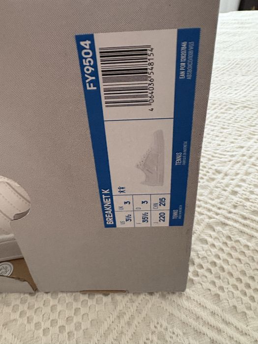 Vand pantofi sport Adidas nou alb