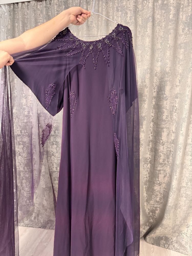 Rochie de seară elegantă.