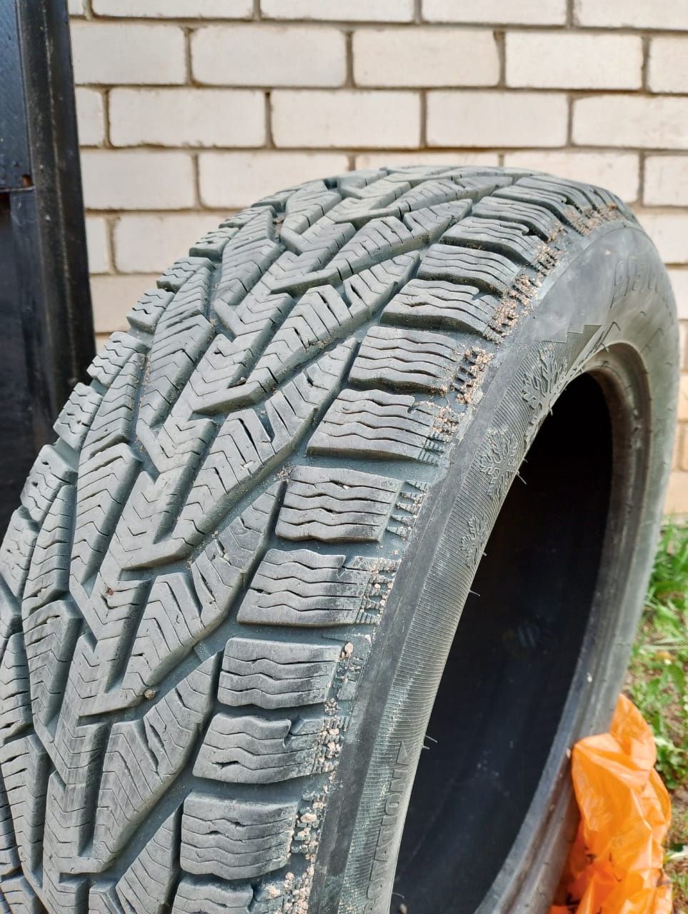 Продам автошины 215-60 R 17 размер