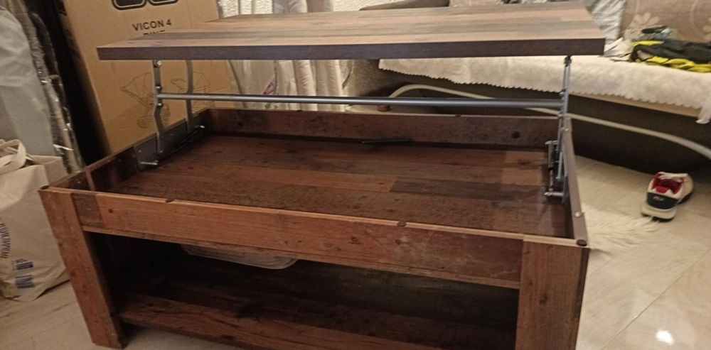 Продавам СКРИН 300лв и маса с повдигащ механизъм 130лв