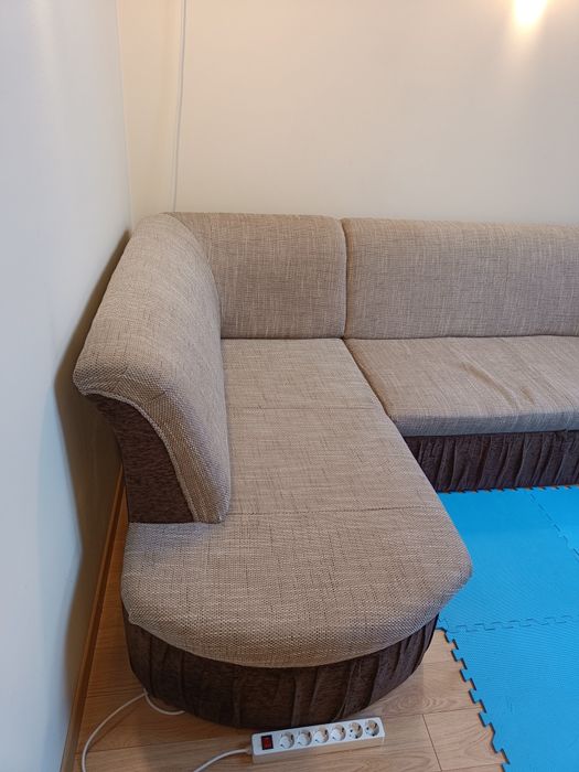 Coltar extensibil cu lada depozitare.
