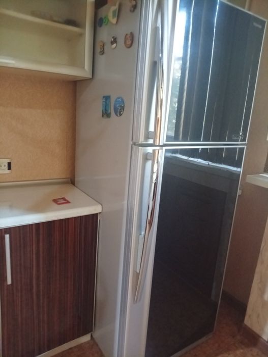 Продам срочно почти новый холодильник Toshiba