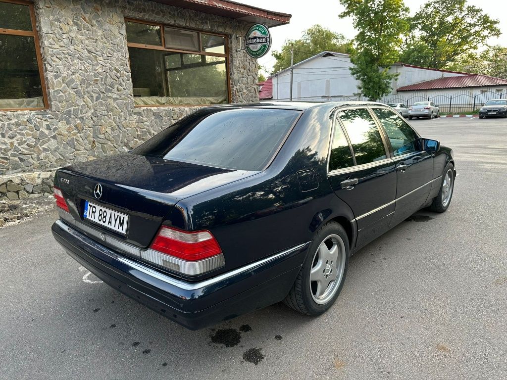 Mercedes S300 (balena)