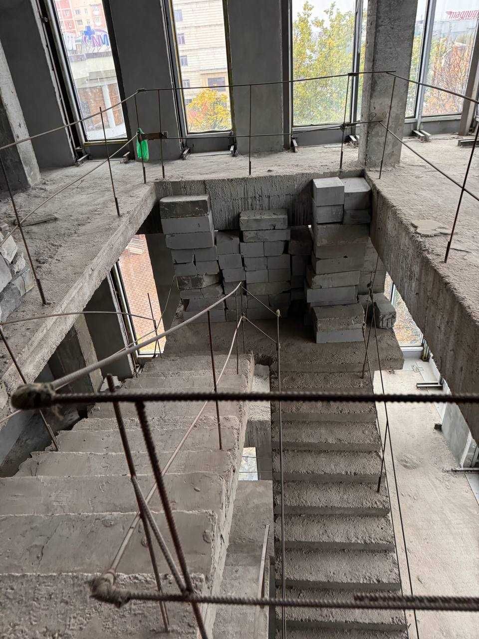 Здание ул.Фаргона Йули Куйлюк 4-этажа+подвал 2000 м² коробка лифт