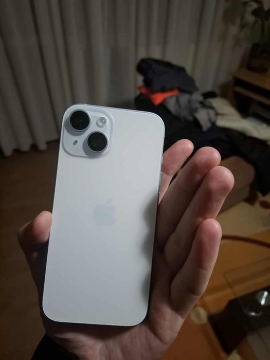 Продавам Iphone 15 256GB Blue