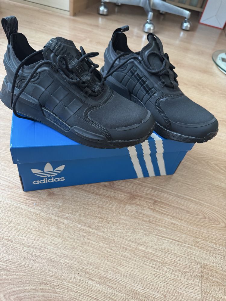 Чисто нови маратонки adidas nmd v3 black