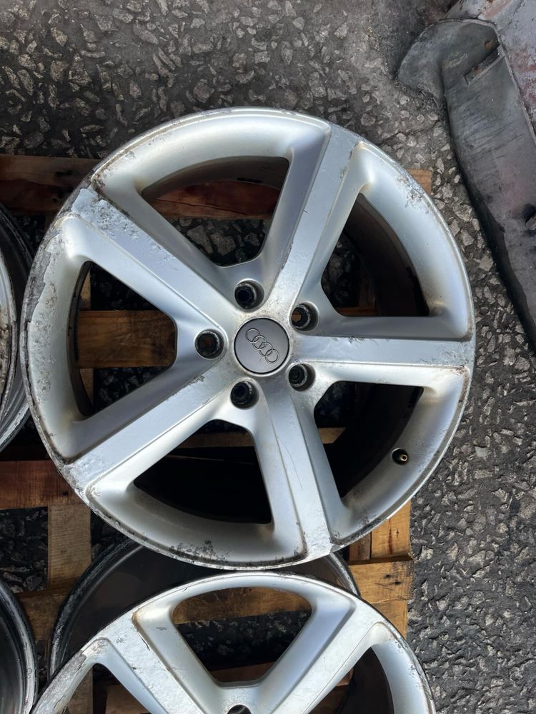 Джанти Ауди AUDI Q7 4L 5x130 20'' ET60 9J 4L0601025H ном 133 за боя са