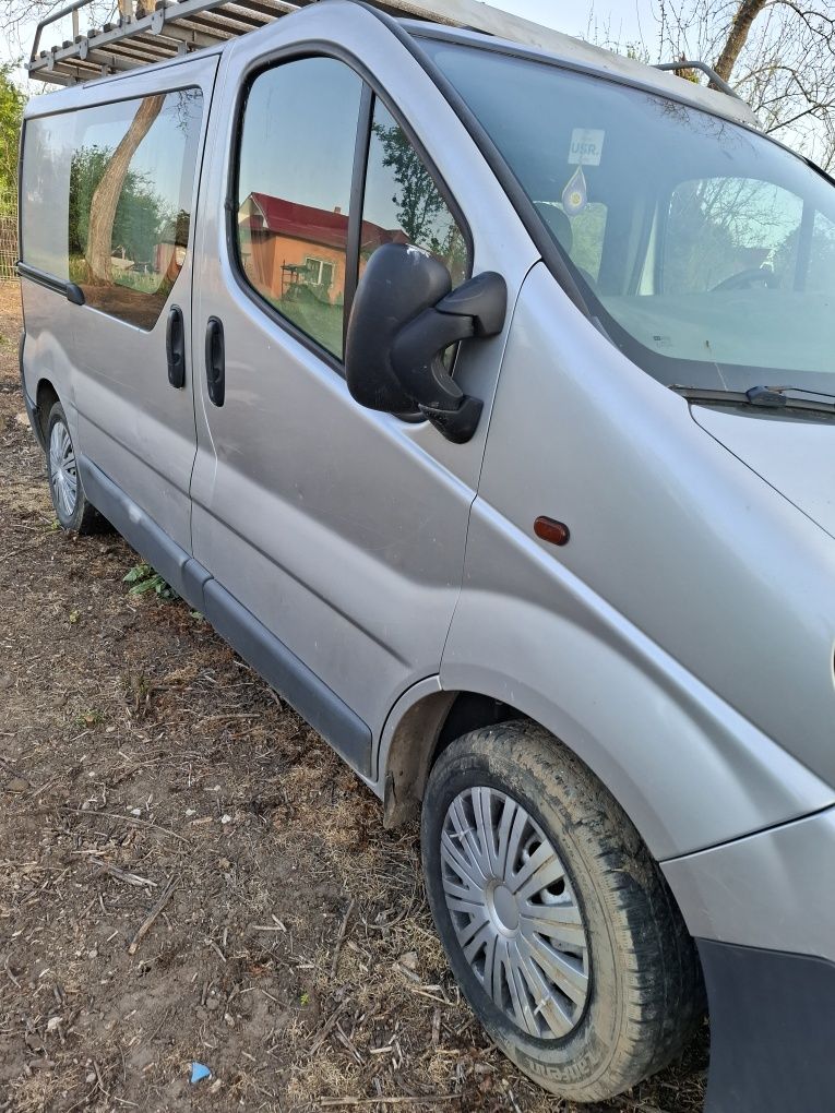 Vând Opel vivaro