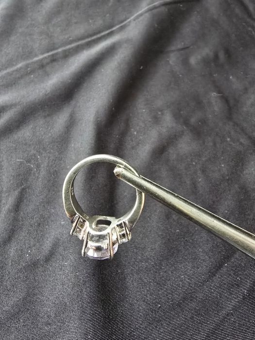 Inel masiv argint 925, piatră mare+2 laterale – model vintage elegant