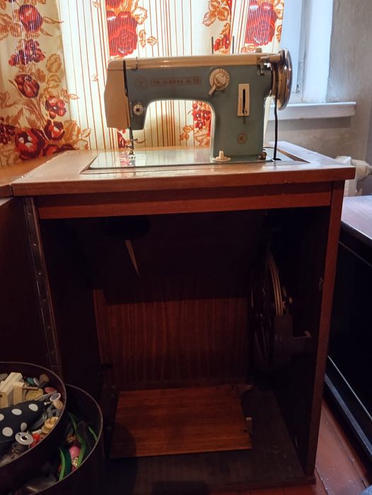 Продам швейную машину Чайка