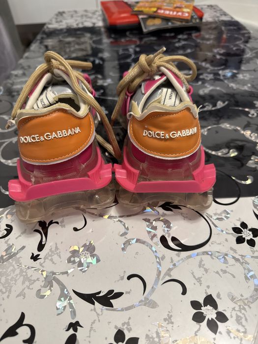 Dolce & Gabbana закупени от Франция