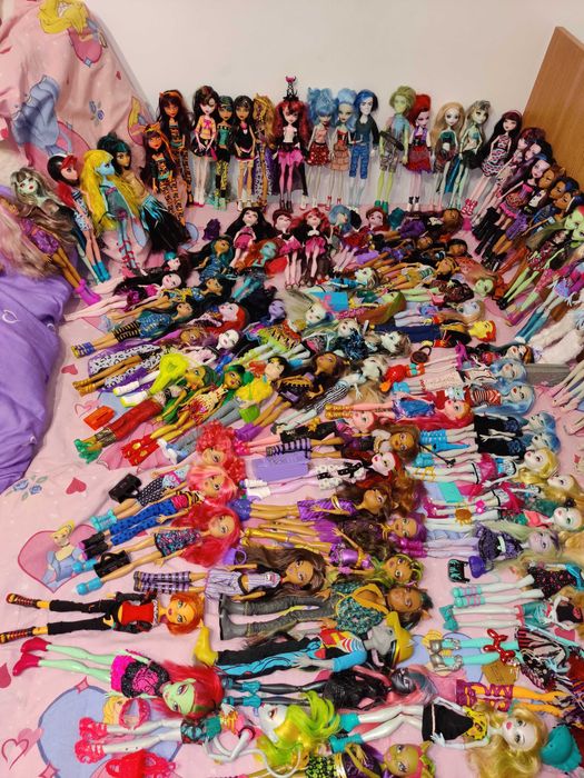Monster high superbe prețuri diferite- descriere și Rainbow high cutie