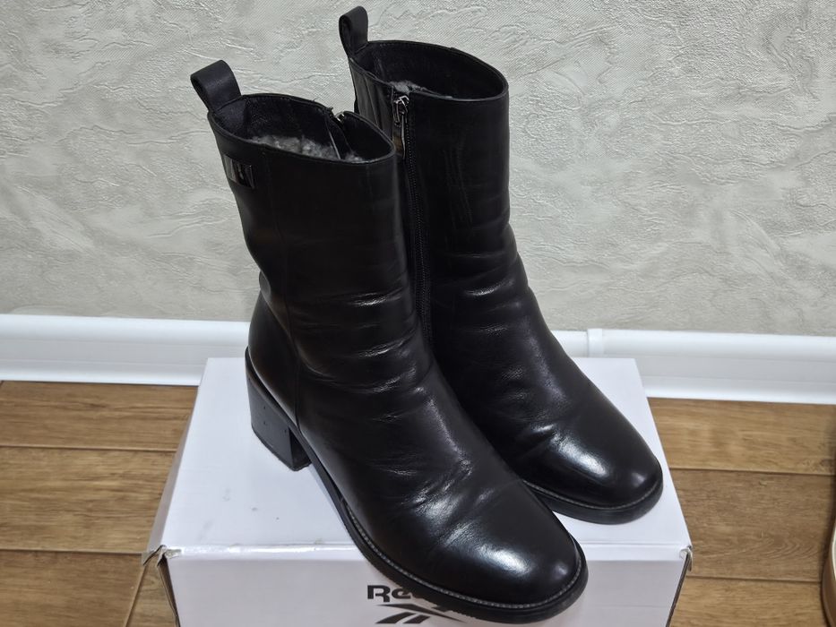 Продаются обуви.