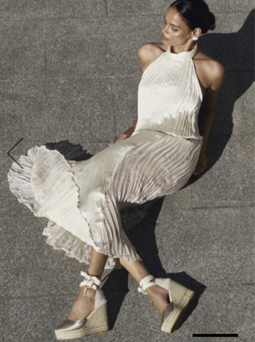 Дълга елегантна рокля на Zara