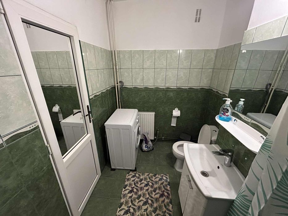 Închiriez garsoniera decomandata