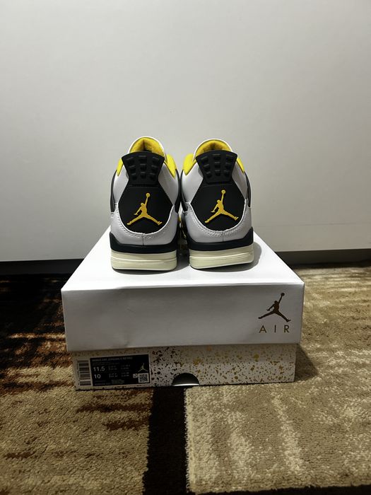 Jordan 4 Vivid Sulfur