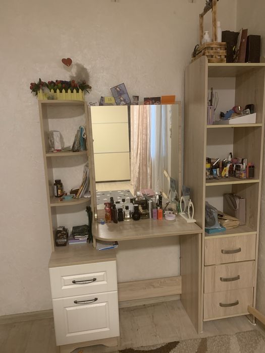 Продам туалетный столик