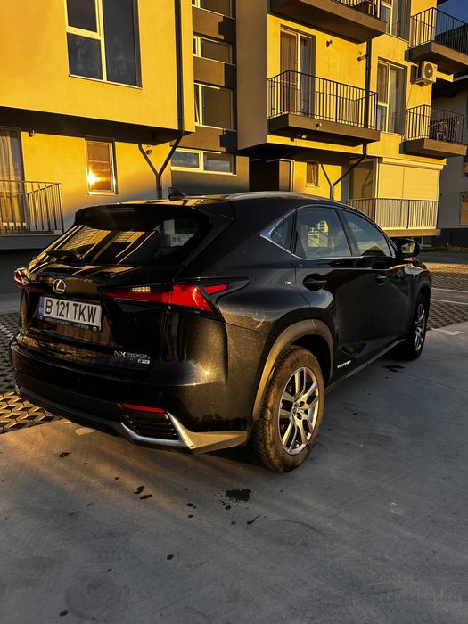 Lexus Seria NX 300h Business