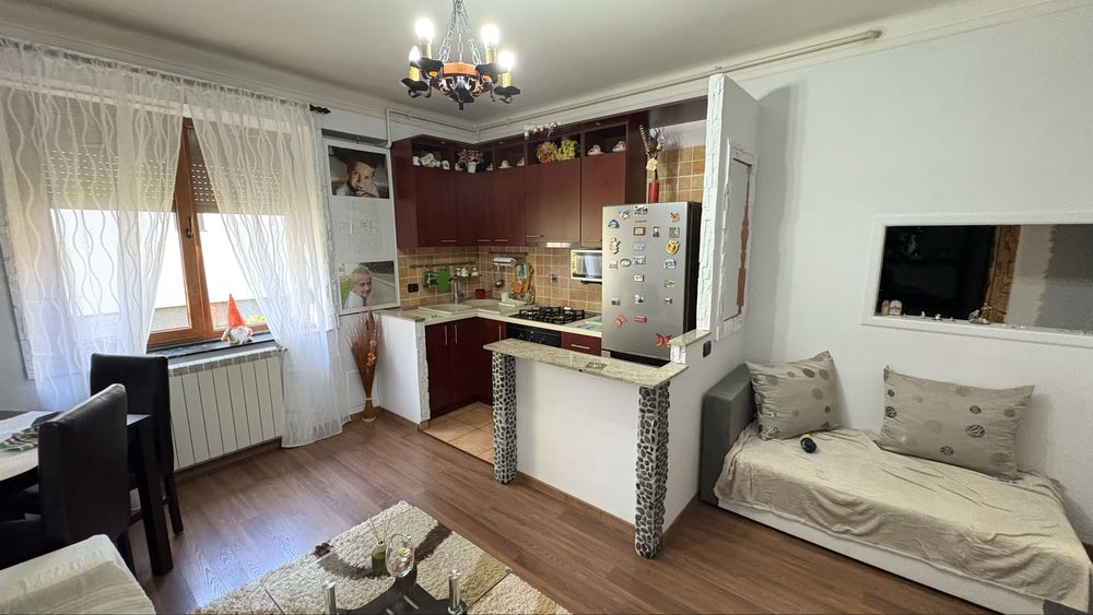 Apartament 3 camere de vanzare