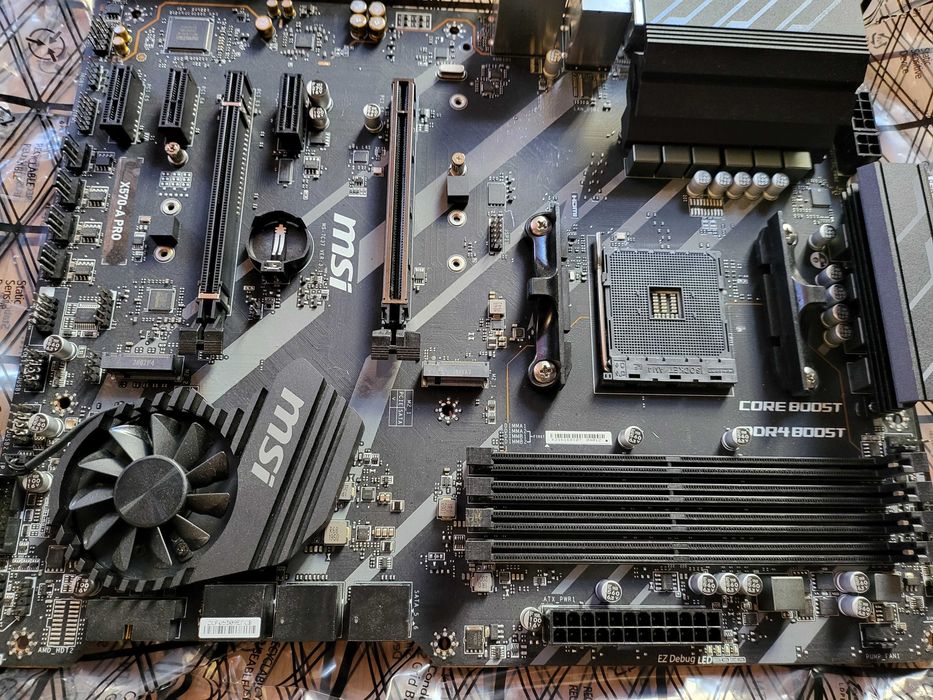 MSI x570 AMD Ryzen 3900x Wraith Prism cooler 32GB Ram