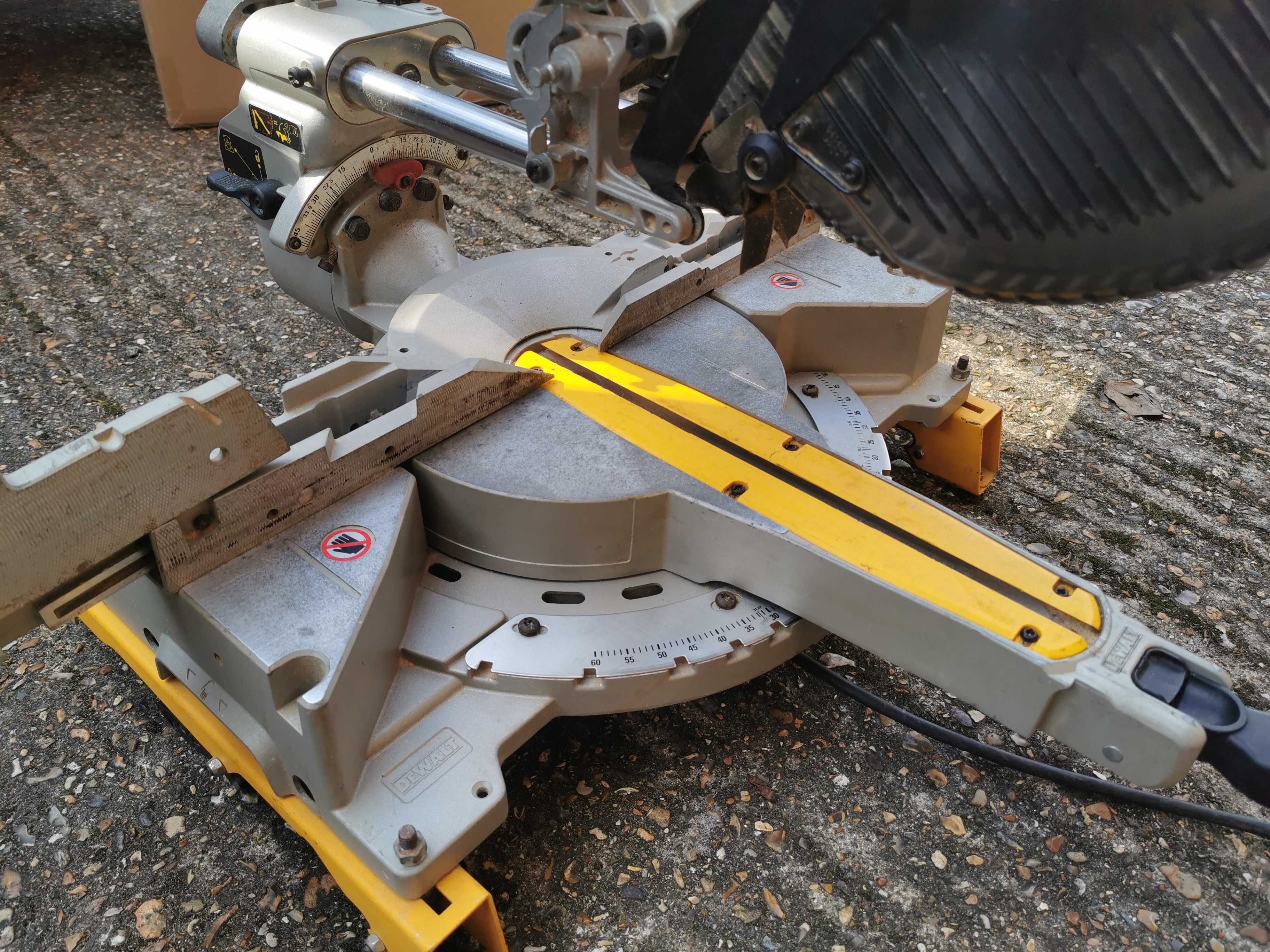 Потапящ Циркуляр пендула Dewalt Dw717 XPS