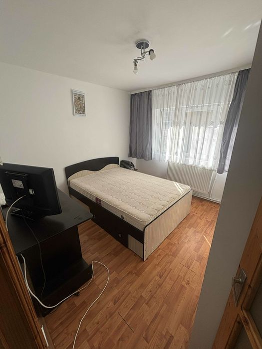 inchiriez apartament doua camere zona centrala