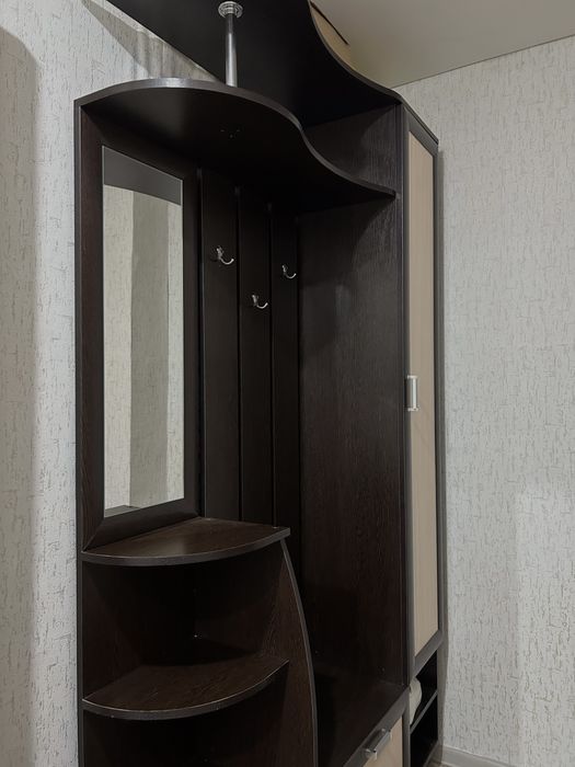 Шкаф для прихожей с зеркалом (б/у)