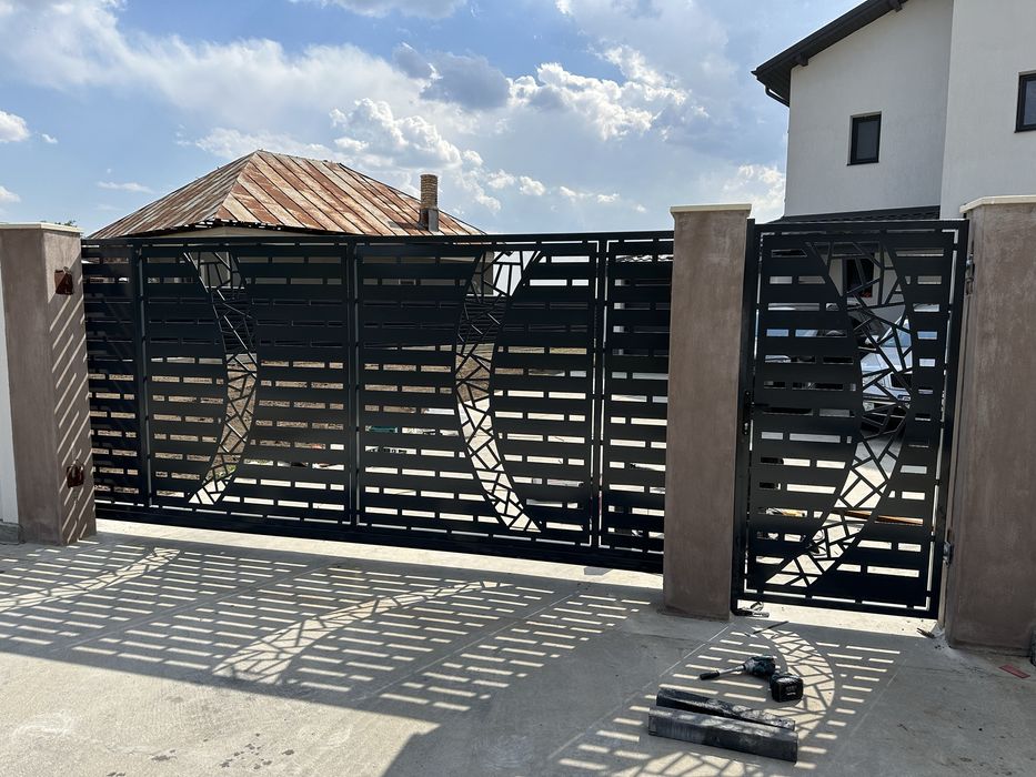 Porti gard tabla decupta