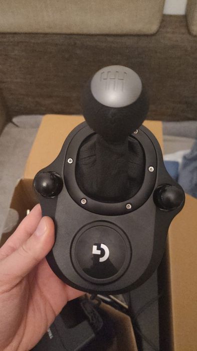 Vând volan cu 3 pedale aluminiu