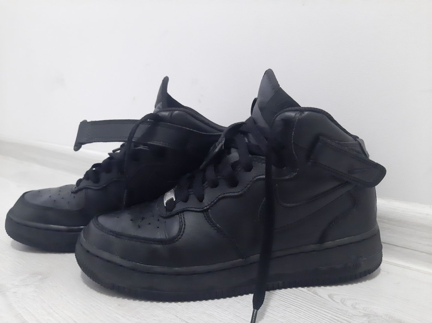 Se vand  nike air force mid black