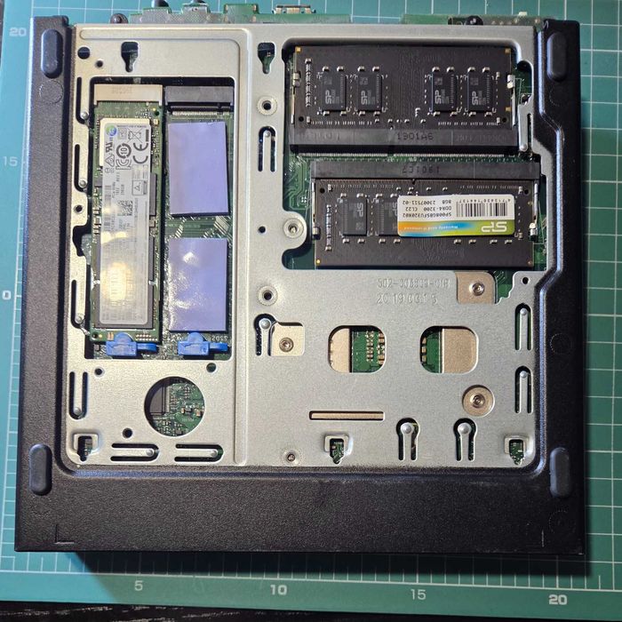 Lenovo Tiny, i5-8400, 16 GB, 256 Gb MVMe, отличен!