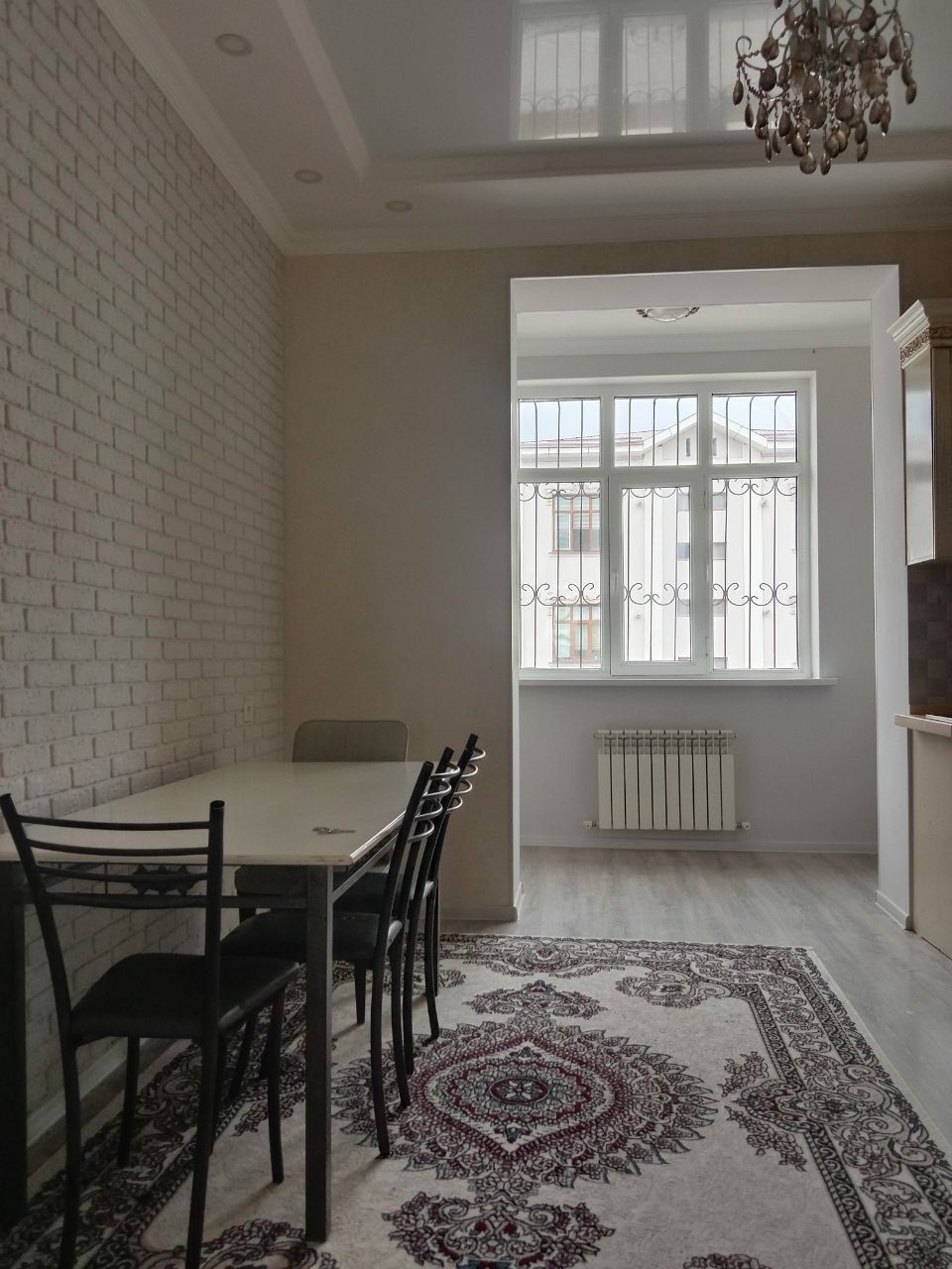 Сдаётся в аренду квартира. 3х ком. Возле базара. Батыр ата. 4 млн в м.