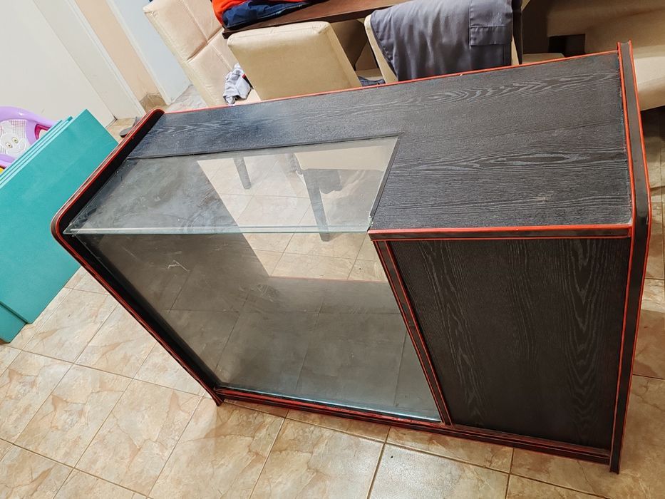 Ветрина тип бюро