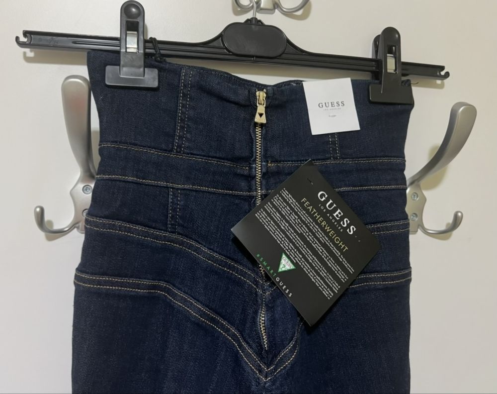 Намалени! Дамски дънки Guess