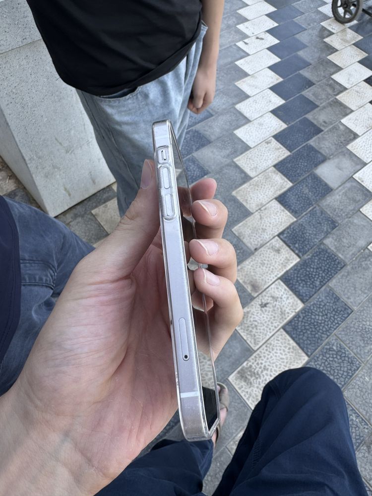 Iphone 12 sotiladi