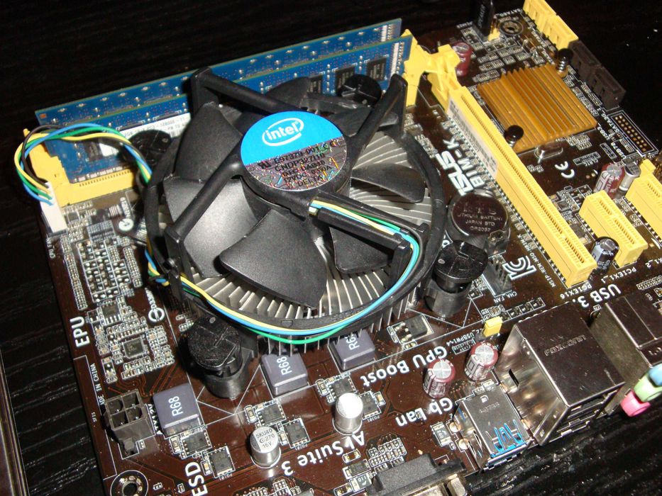 Placa de baza Asus H81M-k sk 1150 procesor i5 4570 3.6Ghz 4GB DDR3