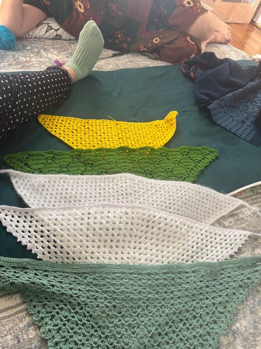 Косынки по 2500 продаются