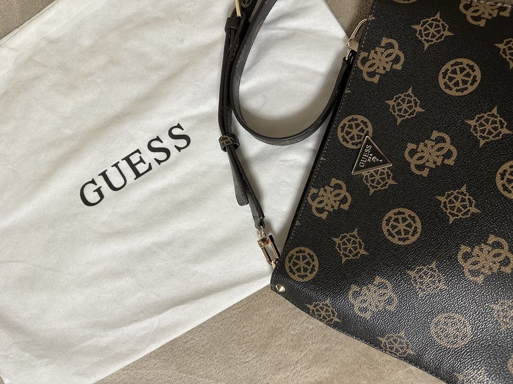 Чанта през рамо guess
